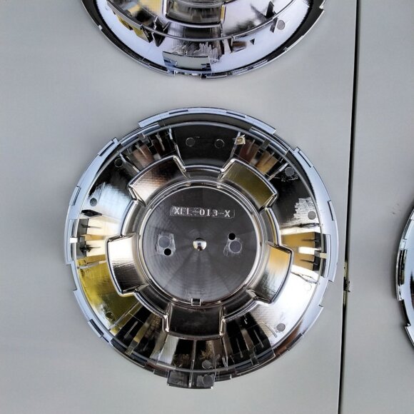 Set of 6 OEM 09 - 14 Chevrolet Tahoe Silverado Suburban Center Cap P/N 19433403 - Picture 15 of 16